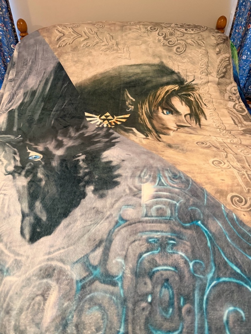 Themed Link & Wolf Plush Throw Blanket in Gray and Teal